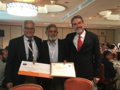 Zanotto and his friends showing certificates in GOMD´s event.